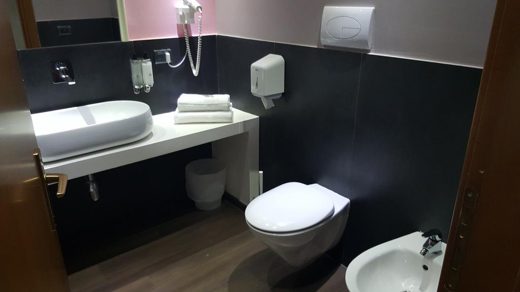 Mini Suite,218241848:JPEG